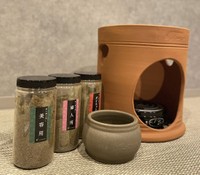 専属漢方医による独自にブレンドした100％天然無農薬の漢方、座器などは黄土を使用
