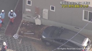 乗用車が住宅の壁に衝突　運転の７０代男性けが　ブレーキとアクセル踏み間違えか　仙台・泉区