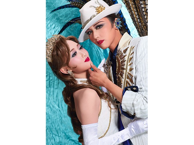 宝塚 星組新トップ暁千星がプレお披露目「情熱と熱さで走る