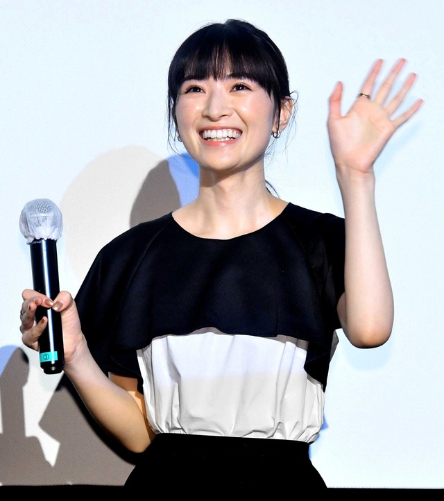 舞台あいさつする優希美青＝2021年3月撮影