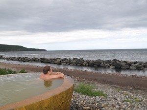 オホーツク海の夕日を眺めつつ温泉につかる＠択捉島