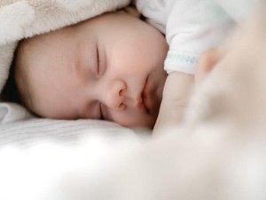 「美醜」で態度や扱いが変わるこの世界。不細工な私から産まれた娘へ