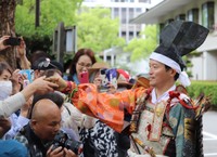 神戸市内で行われた楠公武者行列に、楠木正成役で参加した兵庫県の斎藤元彦知事