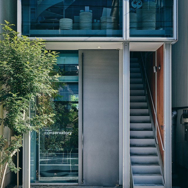 植物と衣服が共存する新たな表現空間！<br>自然のものを選ぶ文化と未来に残る服を提案する<br>グラフペーパー コンサバトリーがオープン。