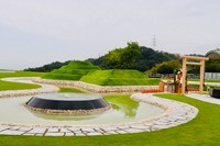 大阪メモリアルパークに完成した前方後円墳墓