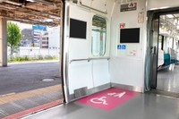 電車のベビーカースペース※この画像はイメージです　（butterflyeffect/stock.adobe.com）