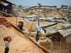 「多数の警察官が殺害されている」　ロヒンギャへの攻撃が始まった