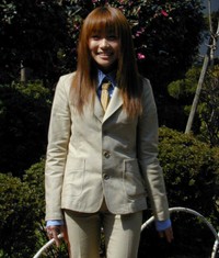 関西大の卒業式に出席した矢井田瞳＝2001年