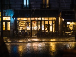 大好きだった先輩と別れた日は雨。私は神様に「涙がバレないように」走っていた