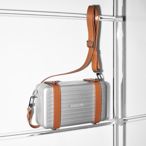 アイコニックなグルーヴをあしらった、RIMOWAのパーソナルコレクションから新作が到着。プロジェクト「THE NEW NORMAL」の第5弾も発表。