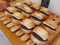 バカ売れするという「ベーカリー・レター」のあんこバターパン