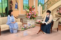 黒柳徹子さん（右）とトークを展開する早見優さん