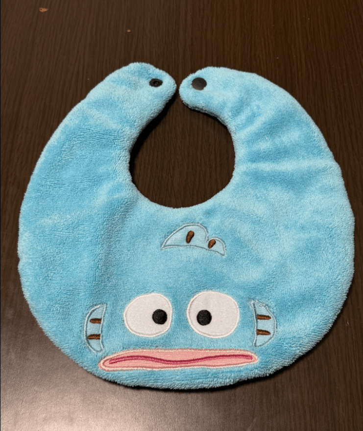 よだれを“ドン”と受け止めるからハンギョドン。吸水力もつぶらな瞳もバッチリ（画像提供：HIMAYURIさん）