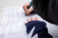 娘さんは現在、小学6年生。将来は看護師になりたいそう（photoACより「minaa_key」さん撮影、イメージ画像）