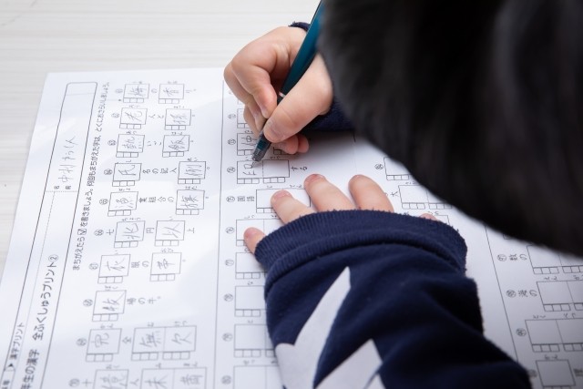 娘さんは現在、小学6年生。将来は看護師になりたいそう（photoACより「minaa_key」さん撮影、イメージ画像）