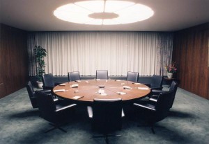 デフレ脱却に向けて金融緩和の継続と積極財政を