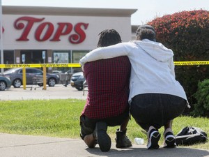 「彼らは白人を滅ぼそうとしている」銃乱射事件と同じ主張、利用する政治家がいる