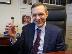 見つかった「隕石」のかけらは宇宙人の探査機？議論を巻き起こすハーバード大名物教授