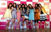 （左から）西山茉希、徳澤直子、蛯原友里、山田優、押切もえ、真山景子、鈴木サチ、高垣麗子＝2008年