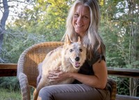 野生動物と人類の共存について30年以上リサーチを続けるアマンダ博士（アマンダ博士提供）