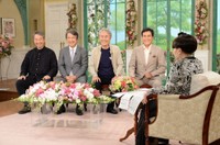 17日放送の「徹子の部屋」に出演する（左から）石原延啓氏、石原宏高氏、石原伸晃氏、石原良純。右端は司会の黒柳徹子＝テレビ朝日提供