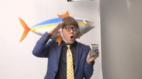 HIKAKINが出演する「魚ギョッと釣りグミ」新TVCM・メイキングより