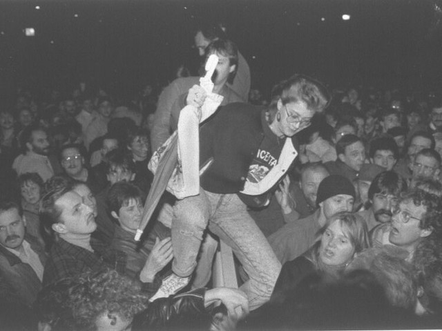 LIFE 誌　ベルリンの壁建設直前　有名な写真　leap to freedom LIFE 誌 ベルリンの壁建設直前 有名な写真 leap to freedom 17歳と