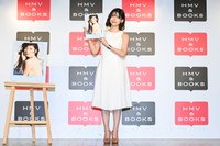 ファースト写真集「ユメノソラ」の発売会見を行った染野有来＝都内