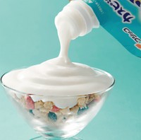 取り出し時にスプーンが不要で、手が汚れにくいキャップ付きの「カスピ海ヨーグルト リッチモ」（画像：フジッコ　カスピ海ヨーグルト リッチモ公式サイトより）