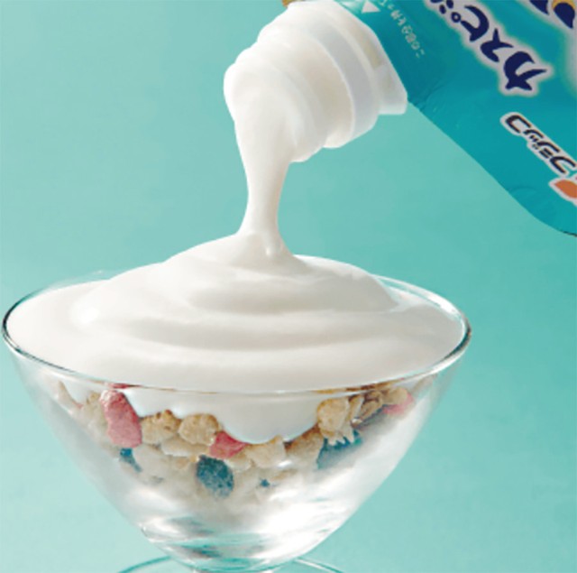 取り出し時にスプーンが不要で、手が汚れにくいキャップ付きの「カスピ海ヨーグルト リッチモ」（画像：フジッコ　カスピ海ヨーグルト リッチモ公式サイトより）