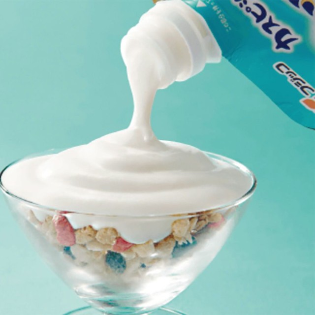 取り出し時にスプーンが不要で、手が汚れにくいキャップ付きの「カスピ海ヨーグルト リッチモ」（画像：フジッコ　カスピ海ヨーグルト リッチモ公式サイトより）