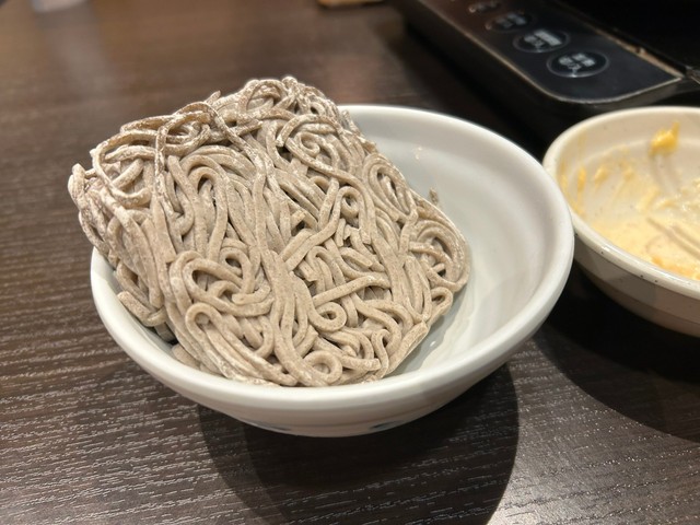 四角く固まった蕎麦の麺／投稿主さん提供