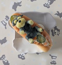 ポテサラでシュナウザーを形どったホットドッグシュナウザーの