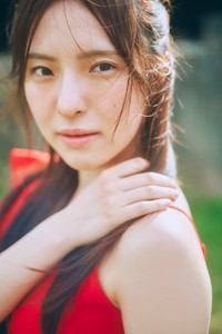 NGT48・大塚七海 1st写真集「七いろの青」より©KADOKAWA／写真：岡本武志