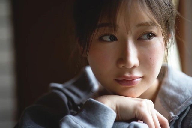 新海まき1st写真集『刻に咲く』©西田幸樹／講談社