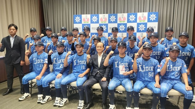 中学硬式野球の全国大会に出場するチームが岡山市長を表敬訪問 岡山
