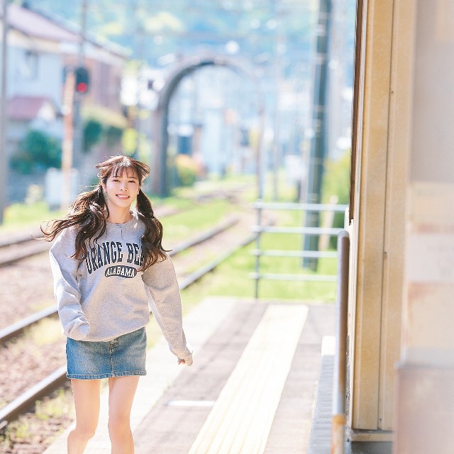 【提供】七瀬なな写真集「みつめて。」©集英社／中村和孝