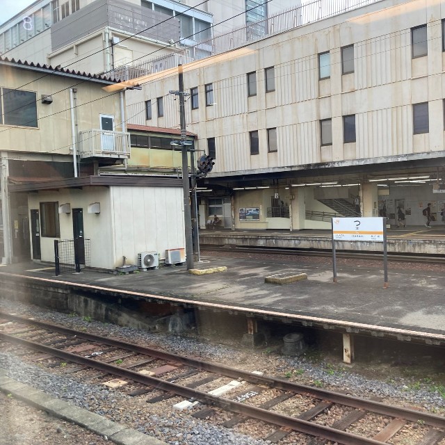 「？」にしか見えない駅名標