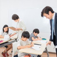 中学受験に挑戦すると年末年始は全部塾？　※画像はイメージです（FineGraphics/photoAC）