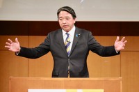 国民民主党の党大会で演説する榛葉賀津也幹事長