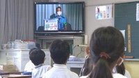 夏休みを前に岡山西警察署長から注意事項をうける児童　横井小学校　岡山・北区