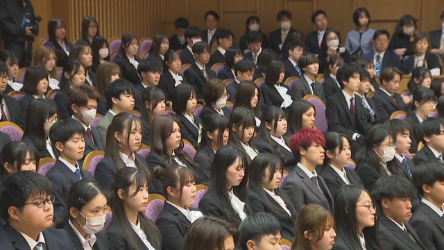 徳島文理大学高松駅キャンパスで行われた入学式　2日