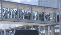 瀬戸芸に向かう観光客　高松港　2025年10月