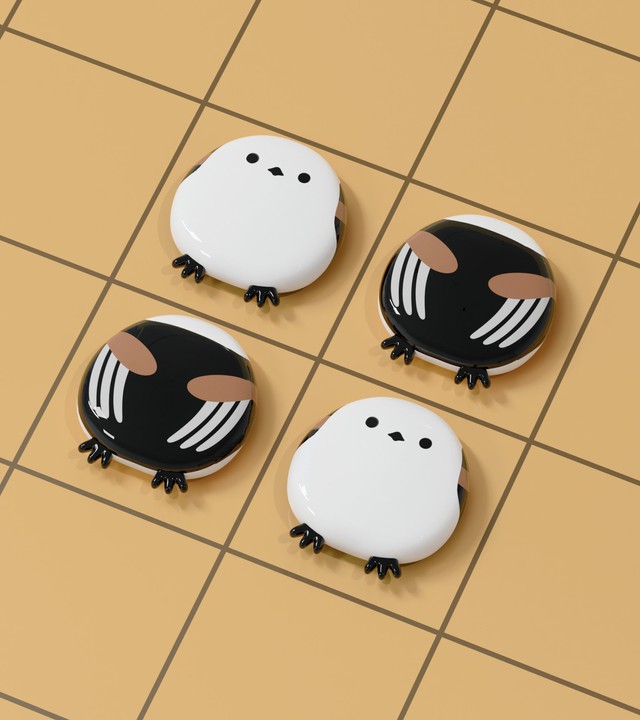 シマエナガモチーフのオセロ（いしかわかずやさん提供）