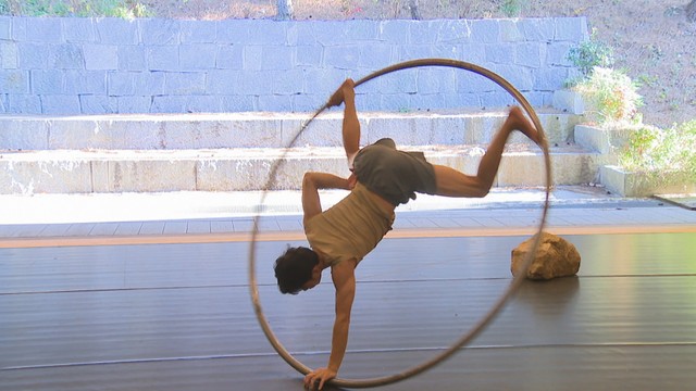 パフォーマンスを披露した瀬戸内サーカスファクトリー　KUMALABO　丸亀市綾歌町栗熊東