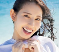 沖口優奈（撮影／田中智久　ヘアメイク／伊藤遥香　スタイリング／米丸友子　撮影協力／LECEB SESOKO VILLA）