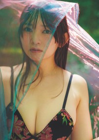 「週プレ」に登場した佐山すずか©鈴木ゴータ／集英社