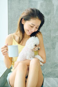 熊切あさ美 フォトエッセイ「祖崖っぷちアイドルの熊切あさ美が、全肯定BODY」（主婦と生活社）より＝撮影・山田智絵