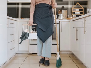 モラハラ感満載。母をシンデレラみたいに扱う家族に、心はざらつく