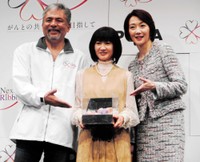 （左から）小西博之、古村比呂、向井亜紀＝2018年